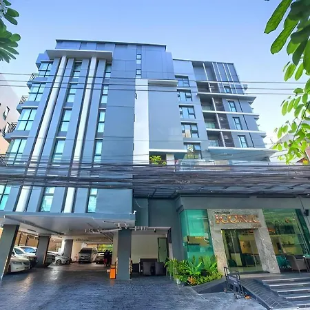 Iconic Hotel