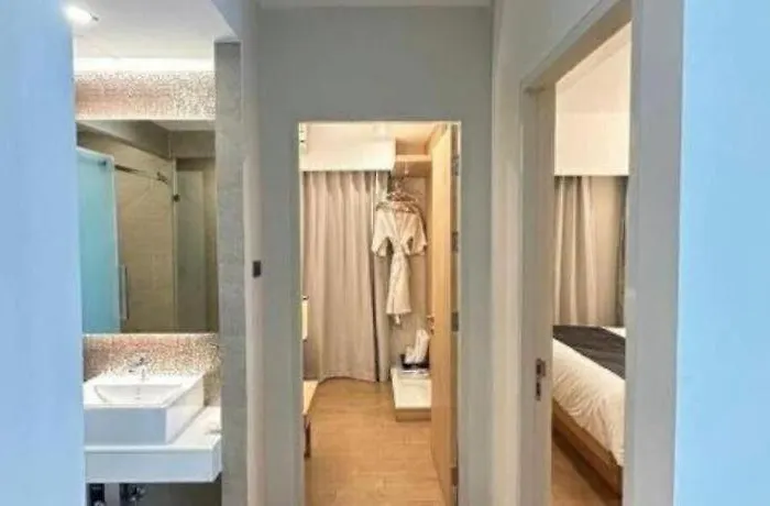 Hotel Iconic